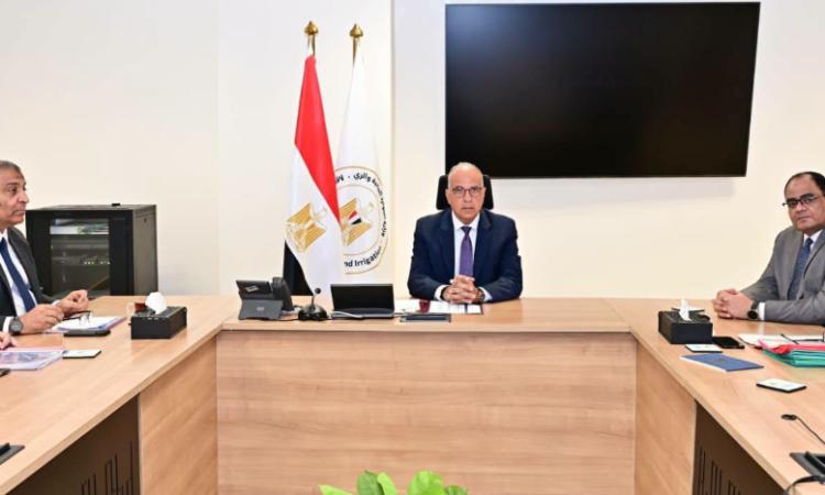 سويلم يتابع إجراءات تطوير أداء الشركة القابضة للري والصرف والشركات التابعة لها